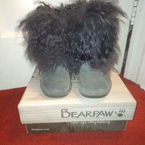 Kids charcoal bearpaw boo boot size youth size 1